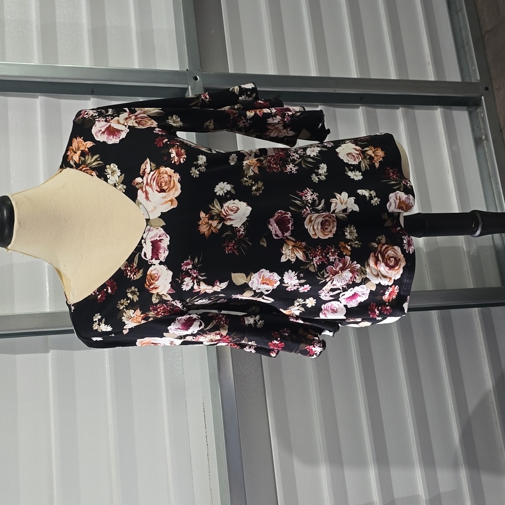 Espresso Black Floral print Blouse Size Medium